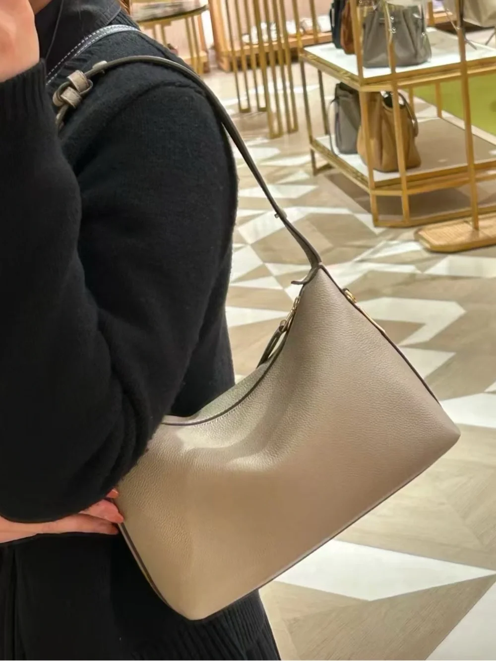 NWT TORY BURCH   MELLOW SHOULDER BAG SOFT CEMENT